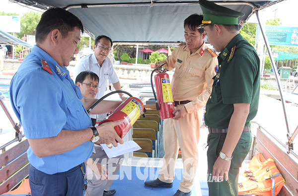 Tăng chuyến tàu, xe phục vụ nhu cầu đi lại